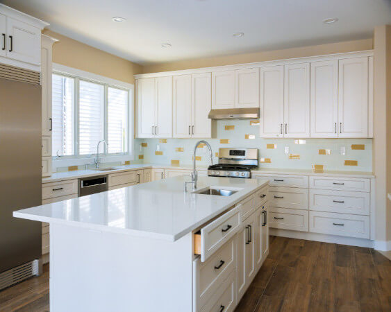 Why You Should Consider a Hybrid Kitchen Remodel